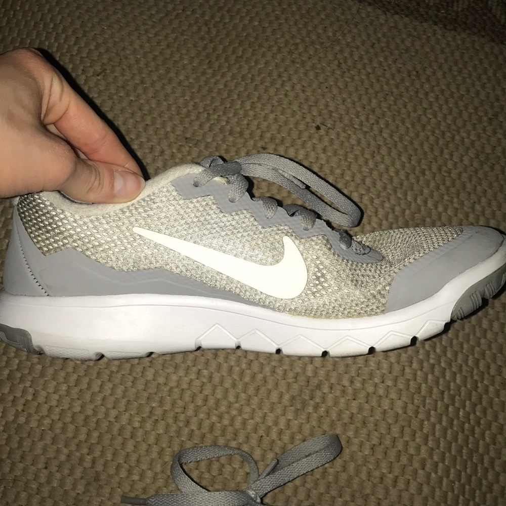 ❗️Grey& white NIKE TENNIS SHOES!❗️